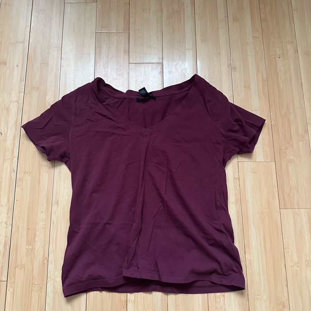 Forever 21 Burgundy V-Neck Short Sleeve Tee